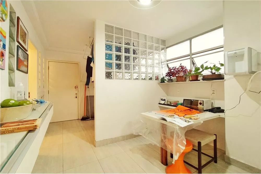 Apartamento à venda com 3 quartos, 173m² - Foto 2