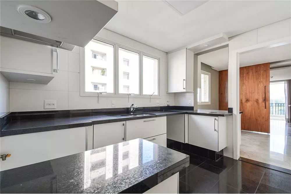 Apartamento à venda com 3 quartos, 235m² - Foto 7