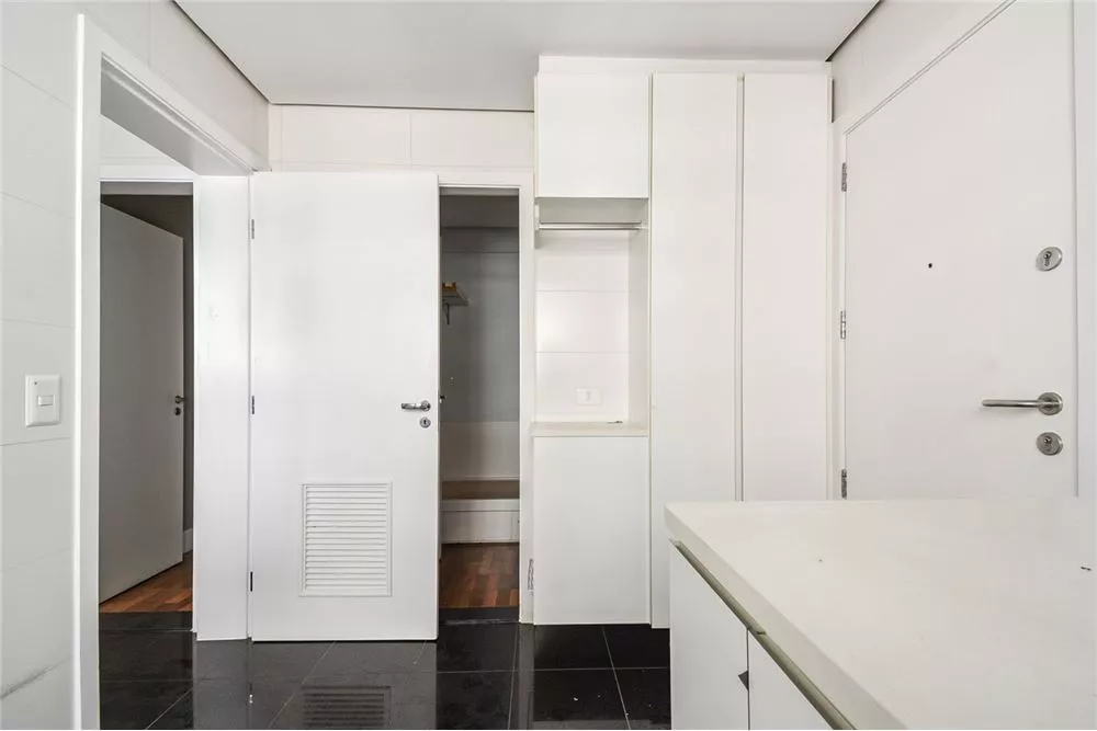 Apartamento à venda com 3 quartos, 235m² - Foto 9