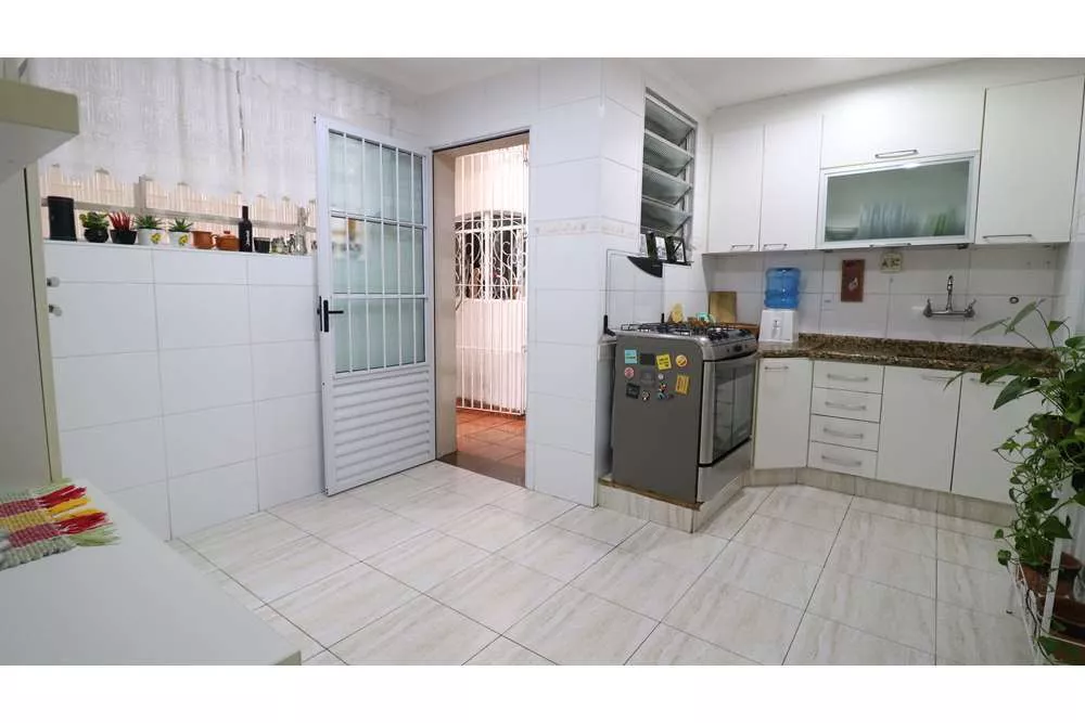 Casa à venda com 4 quartos, 200m² - Foto 13