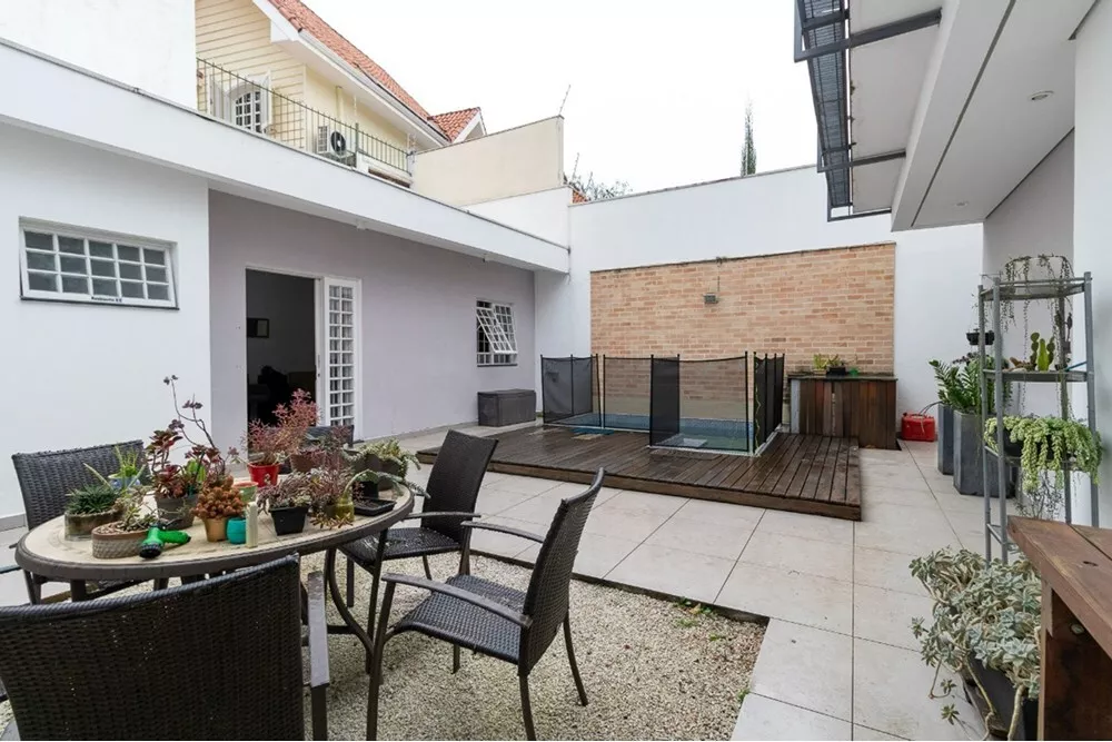 Casa à venda com 3 quartos, 286m² - Foto 2