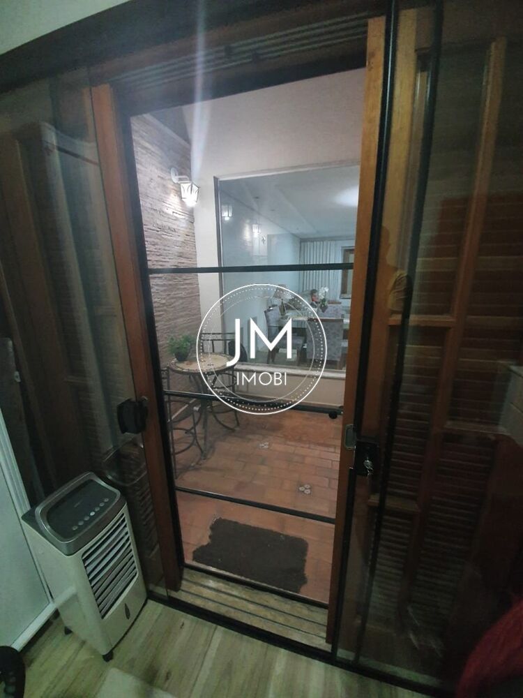 Casa à venda com 3 quartos, 180m² - Foto 1