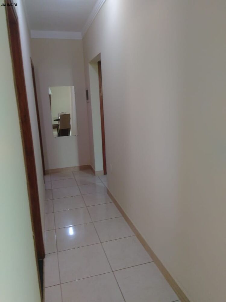 Casa à venda com 3 quartos, 250m² - Foto 2