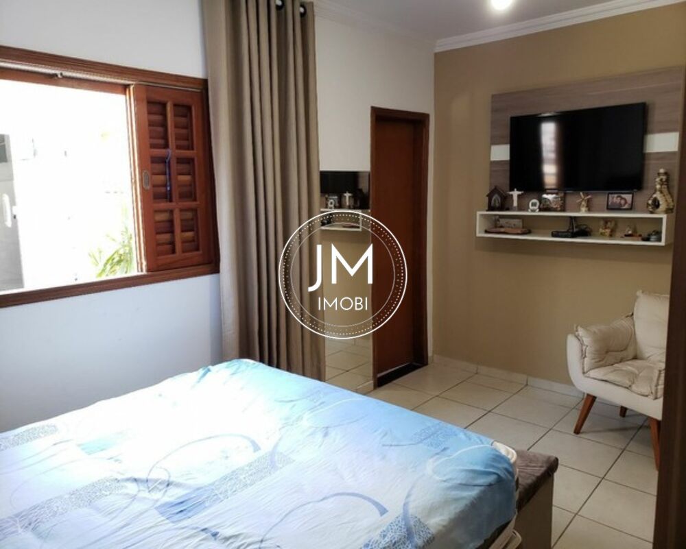 Casa à venda com 5 quartos, 236m² - Foto 4