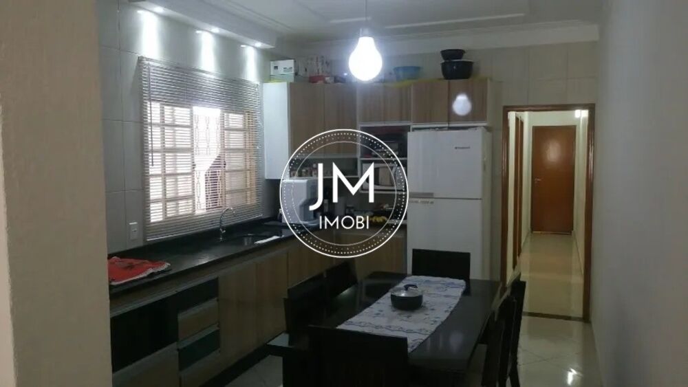 Casa à venda com 2 quartos, 80m² - Foto 1