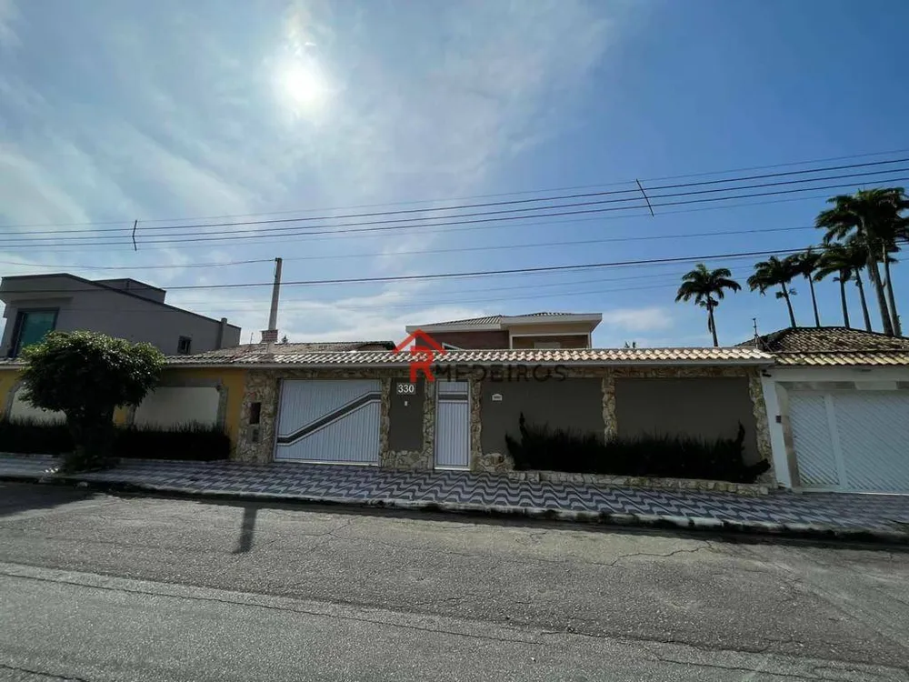 Sobrado, 6 quartos, 240 m² - Foto 1
