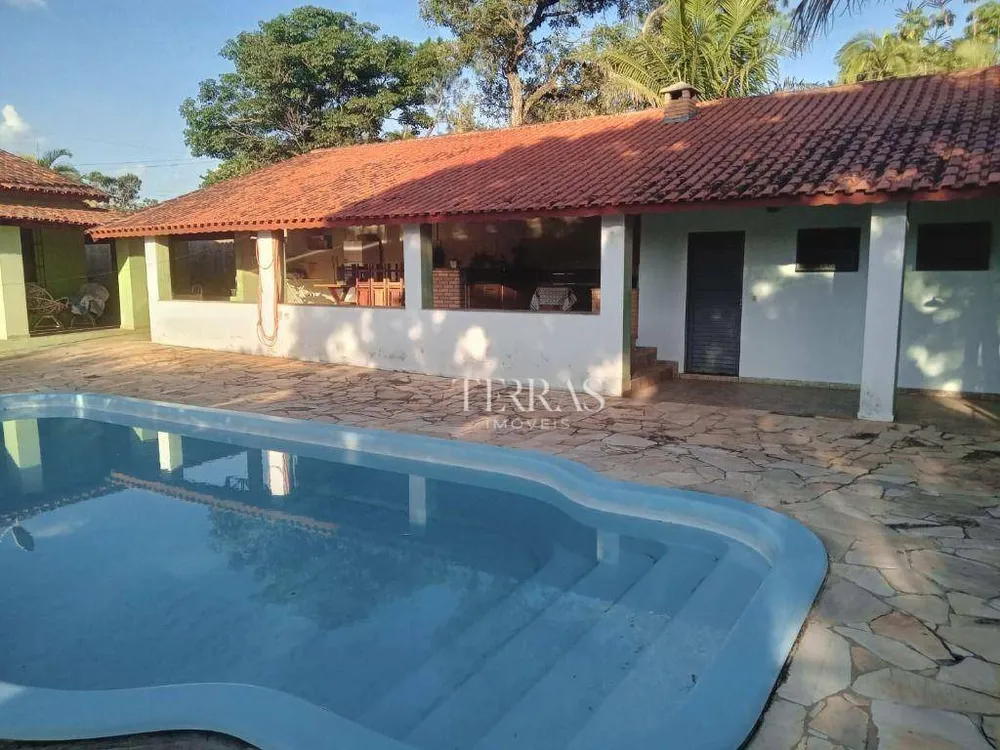 Chácara, 2 quartos, 2541 m² - Foto 1