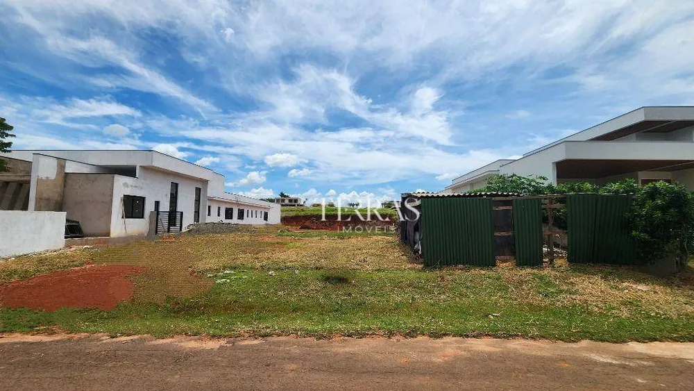 Loteamento e Condomínio, 1000 m² - Foto 1