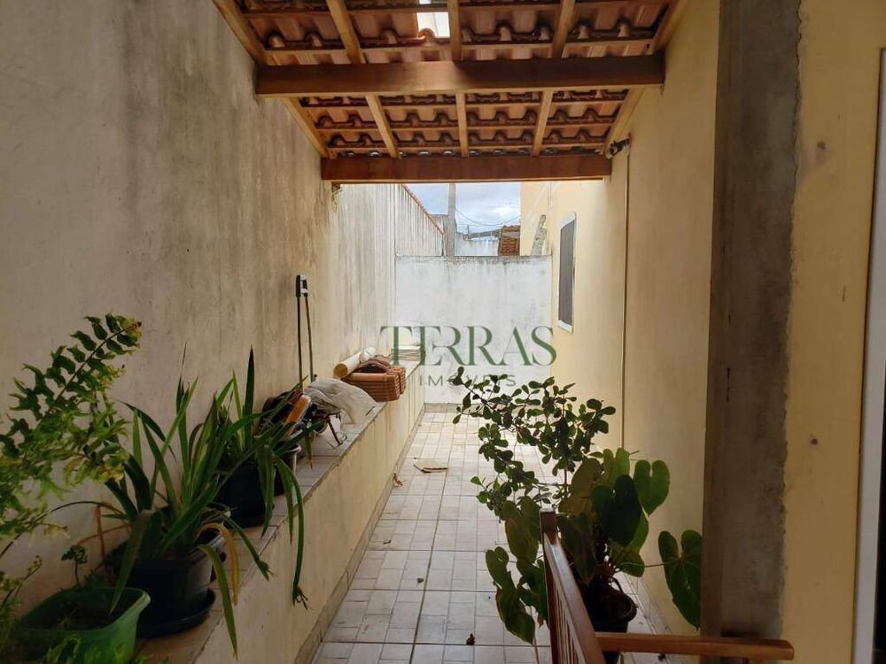 Casa à venda com 2 quartos, 83m² - Foto 4