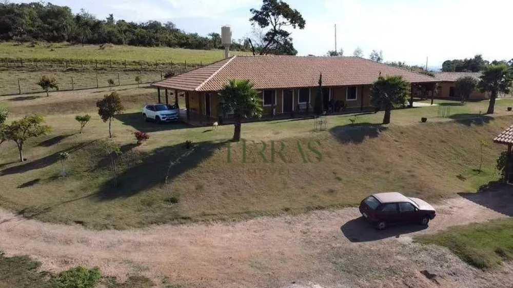 Chácara à venda com 3 quartos, 480m² - Foto 1