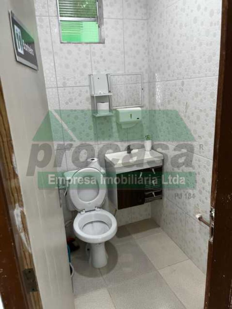 Casa Comercial à venda com 3 quartos, 180m² - Foto 2