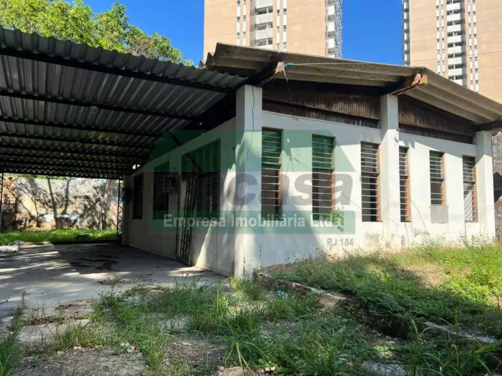 Casa à venda com 3 quartos, 380m² - Foto 2