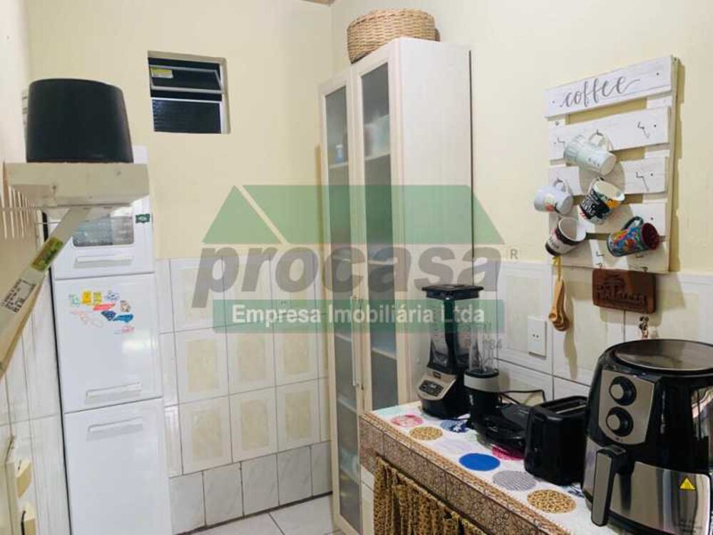 Casa à venda com 3 quartos, 224m² - Foto 4