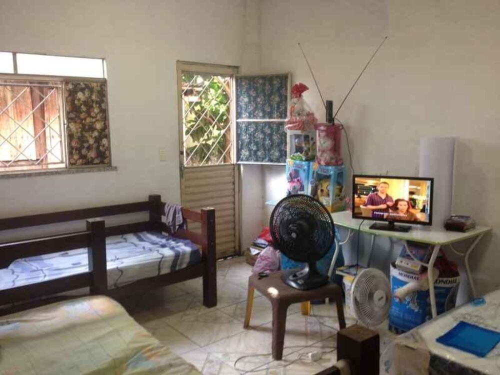 Casa à venda com 3 quartos, 100m² - Foto 1