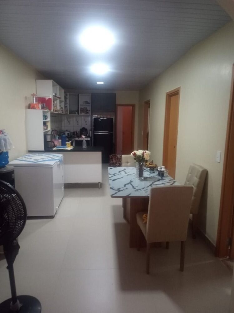 Casa à venda com 4 quartos, 120m² - Foto 2