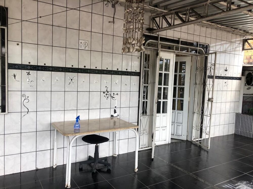 Casa à venda com 3 quartos, 308m² - Foto 1