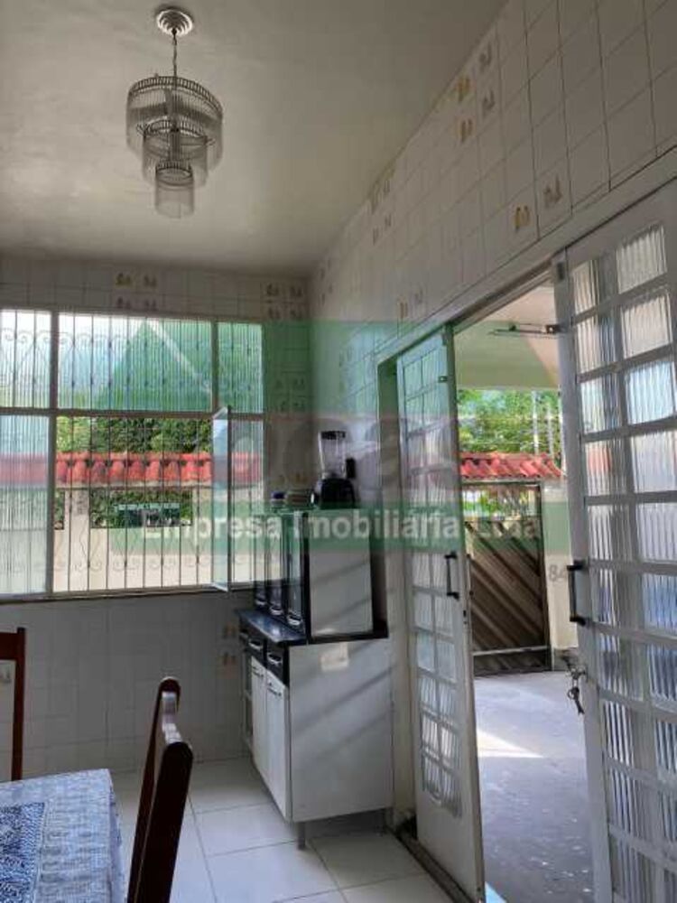 Casa à venda com 6 quartos, 238m² - Foto 4