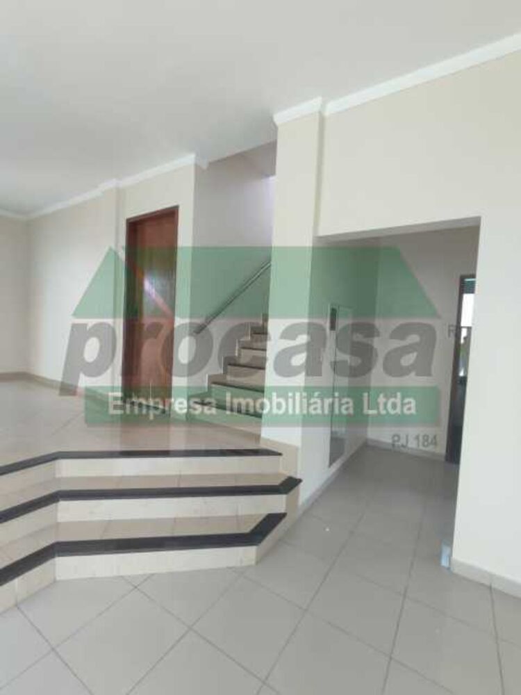 Casa à venda com 4 quartos, 250m² - Foto 4