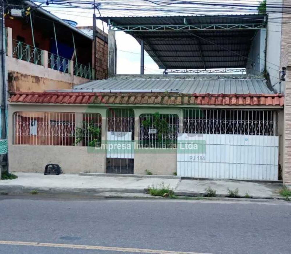 Casa à venda com 3 quartos, 200m² - Foto 1