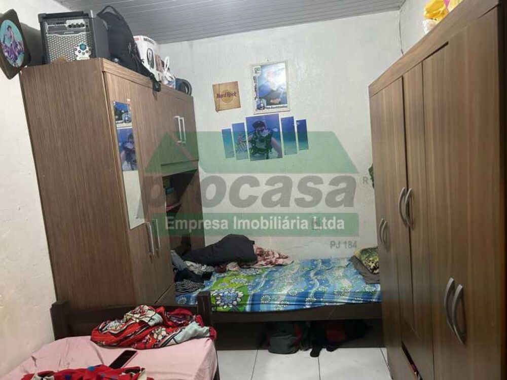 Casa à venda com 3 quartos, 100m² - Foto 4