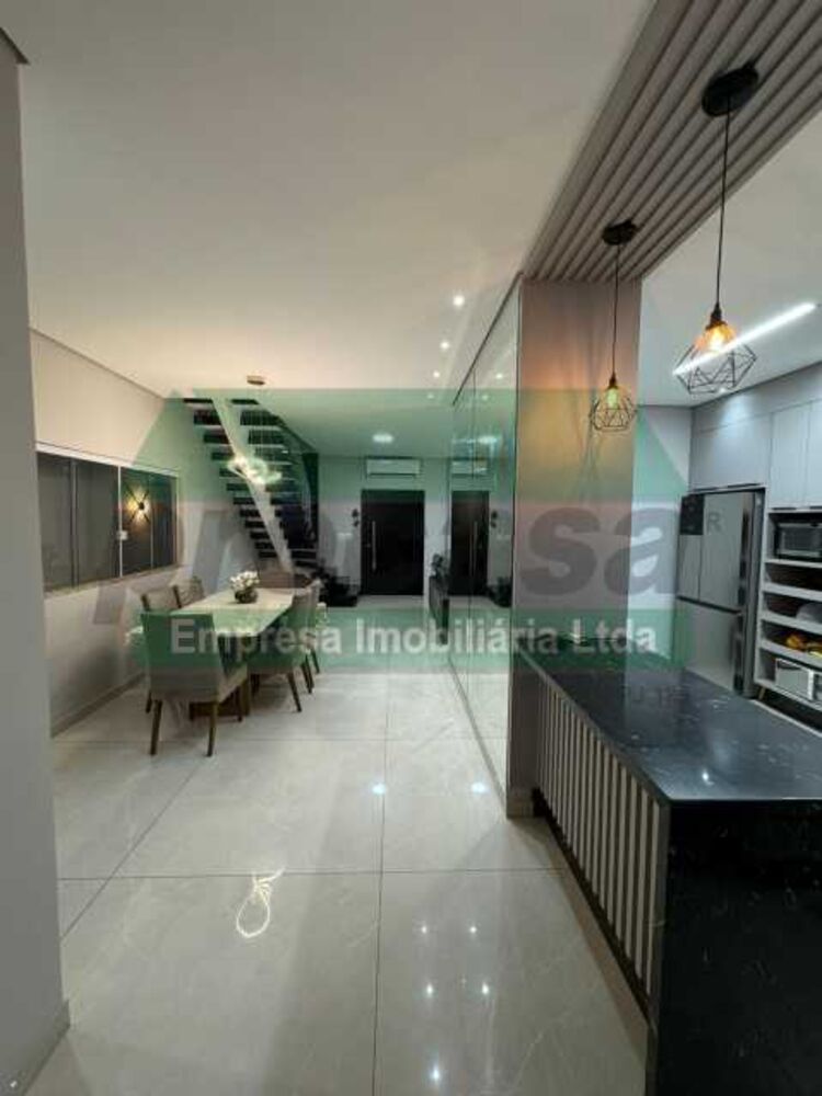 Casa à venda com 3 quartos, 180m² - Foto 2