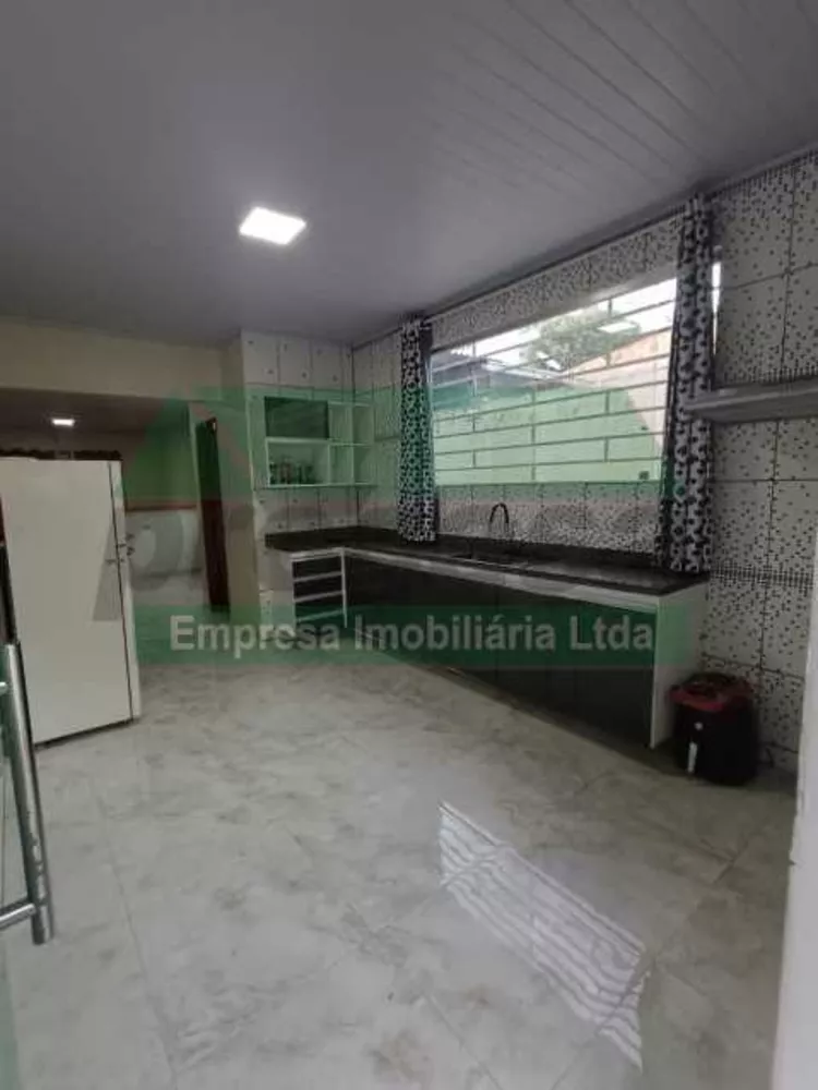 Casa à venda com 3 quartos, 300m² - Foto 4