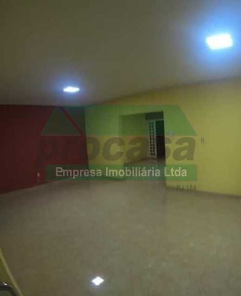 Casa à venda com 3 quartos, 300m² - Foto 1