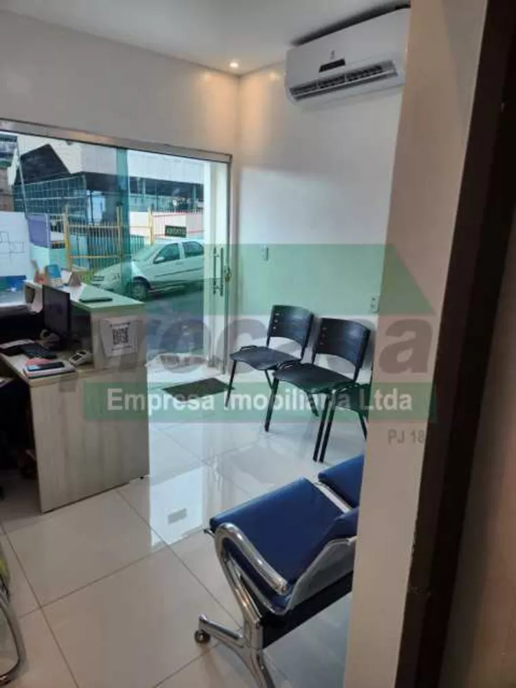 Casa à venda com 3 quartos, 250m² - Foto 1