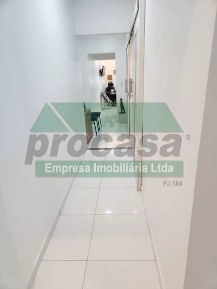 Casa à venda com 3 quartos, 250m² - Foto 2