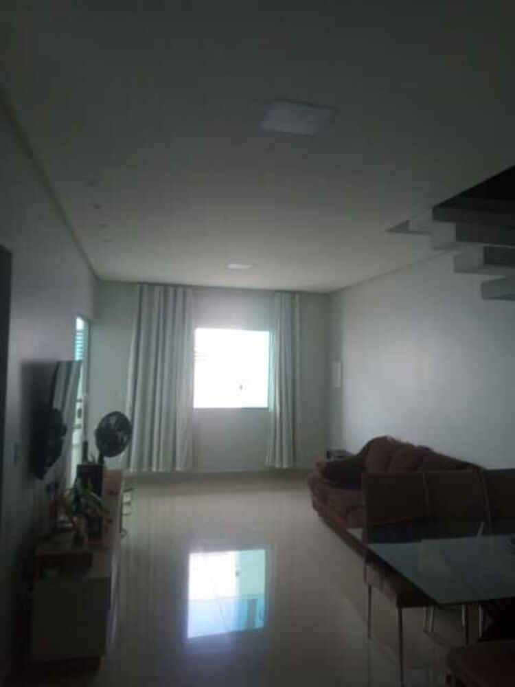 Casa à venda com 2 quartos, 128m² - Foto 2