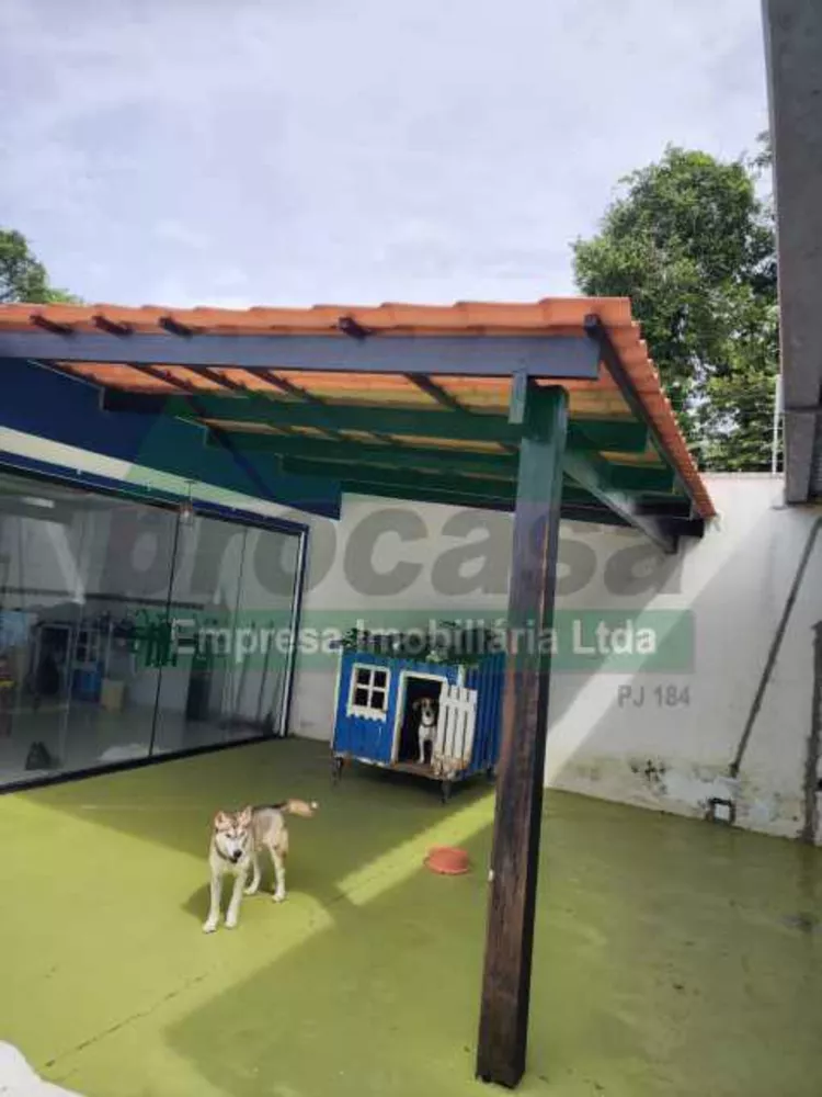 Casa de Condomínio à venda com 3 quartos, 200m² - Foto 1