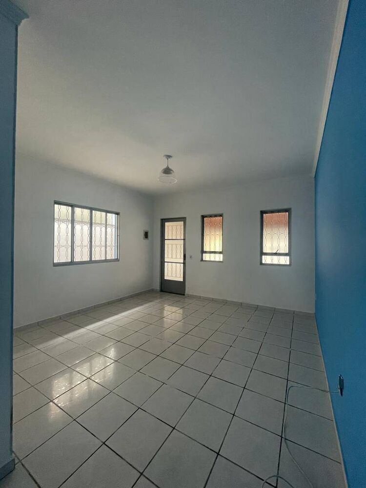 Casa à venda com 1 quarto, 150m² - Foto 2