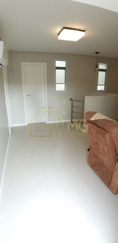 Cobertura à venda com 4 quartos, 210m² - Foto 1