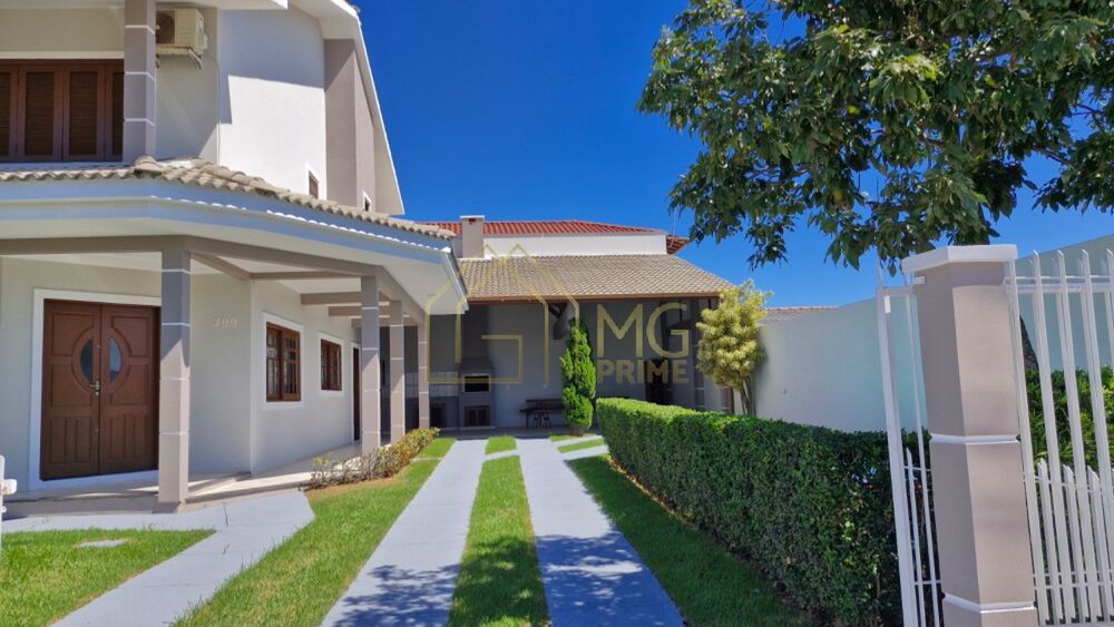 Casa à venda com 4 quartos, 240m² - Foto 2