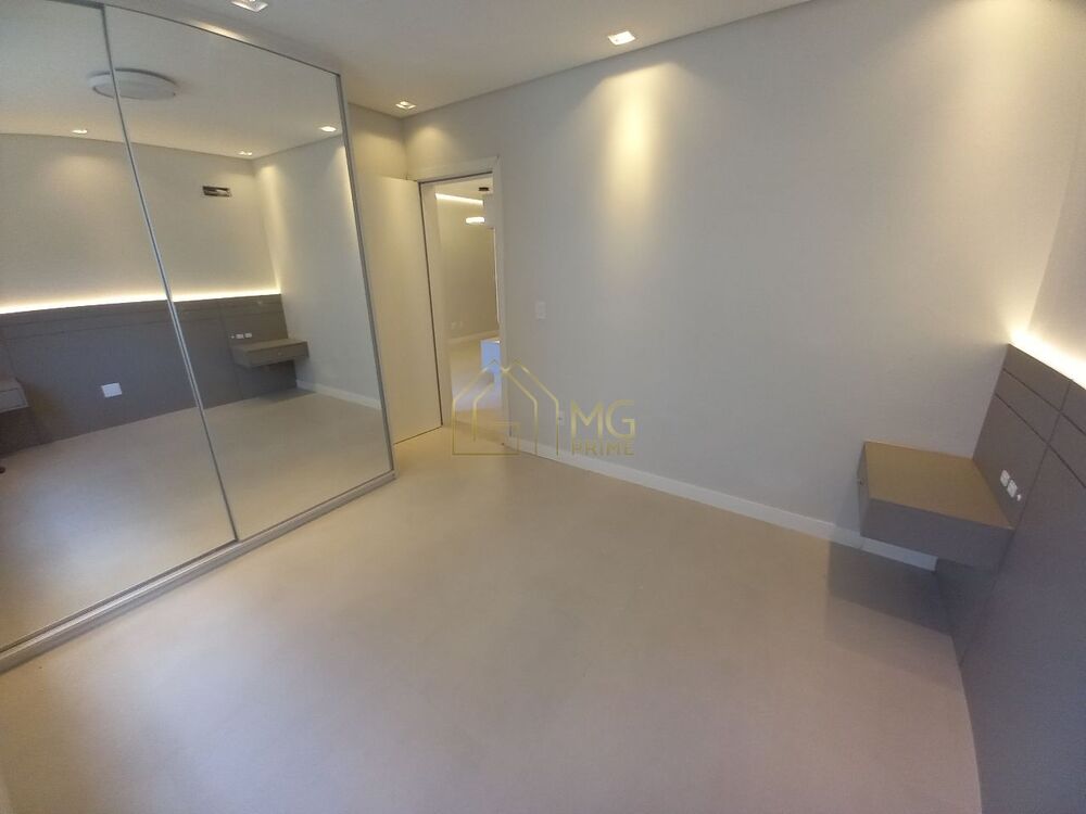Apartamento à venda com 2 quartos, 67m² - Foto 4