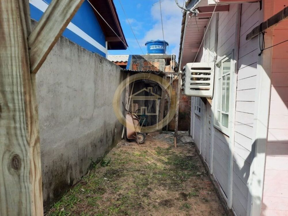 Casa à venda com 2 quartos, 48m² - Foto 1