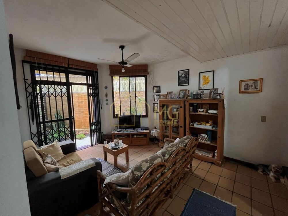 Casa à venda com 3 quartos, 90m² - Foto 3