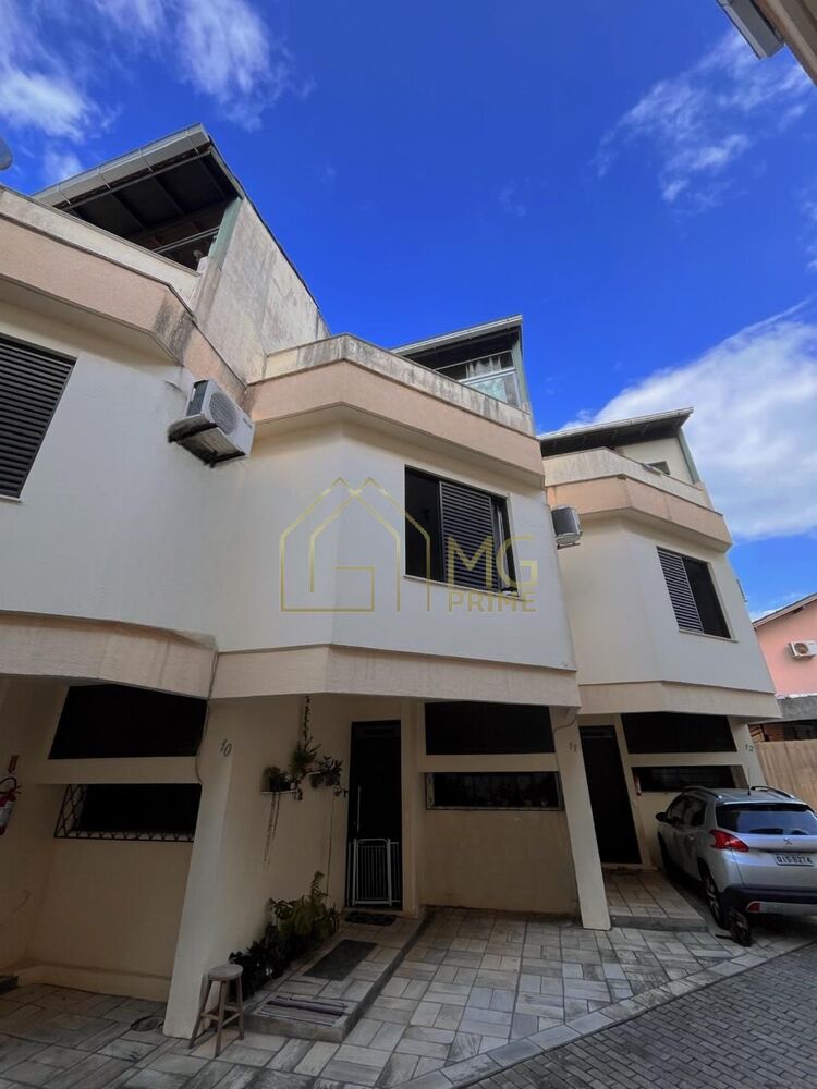 Casa à venda com 3 quartos, 90m² - Foto 1