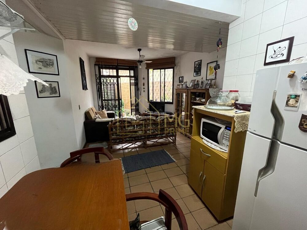 Casa à venda com 3 quartos, 90m² - Foto 4