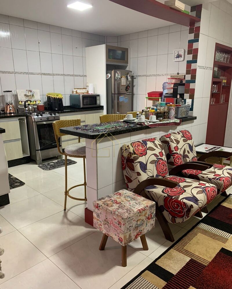 Casa à venda com 2 quartos, 200m² - Foto 2