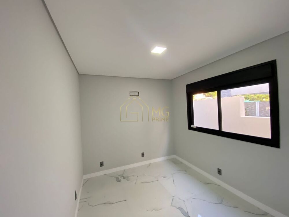 Casa à venda com 3 quartos, 289m² - Foto 1