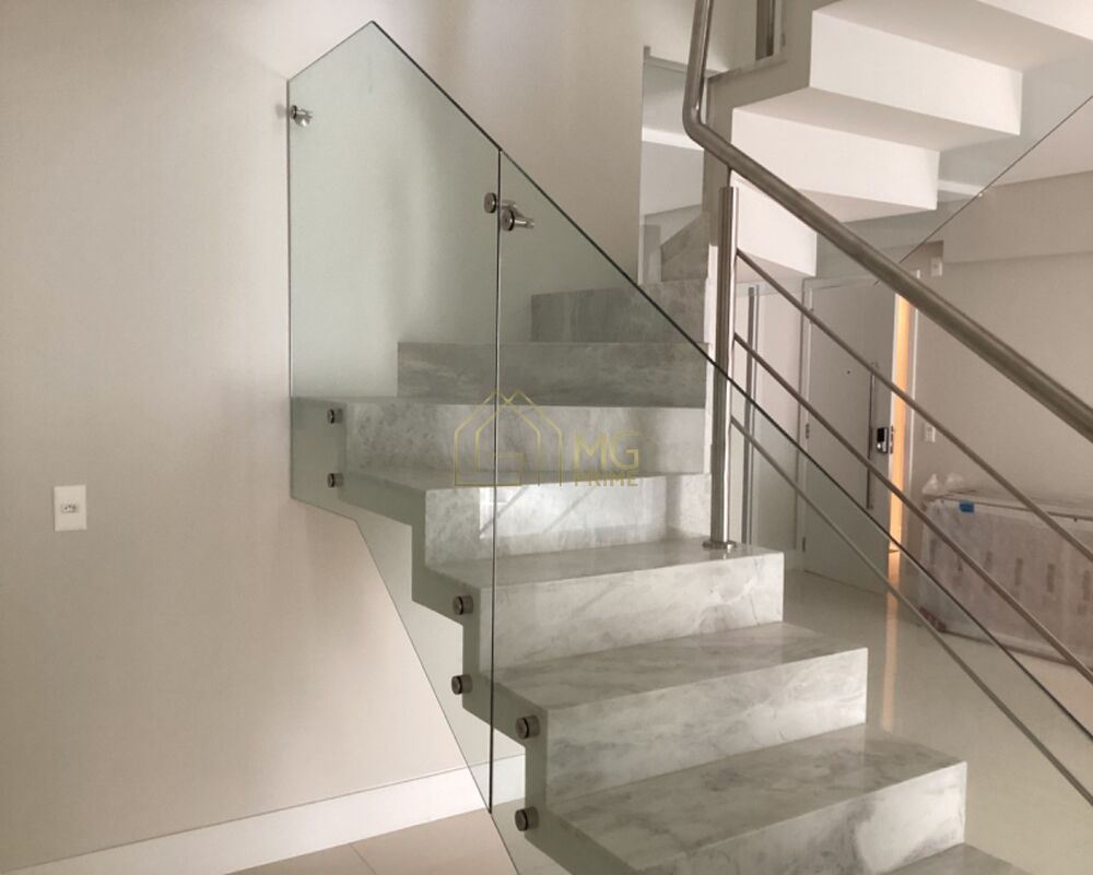 Apartamento à venda com 4 quartos, 223m² - Foto 2