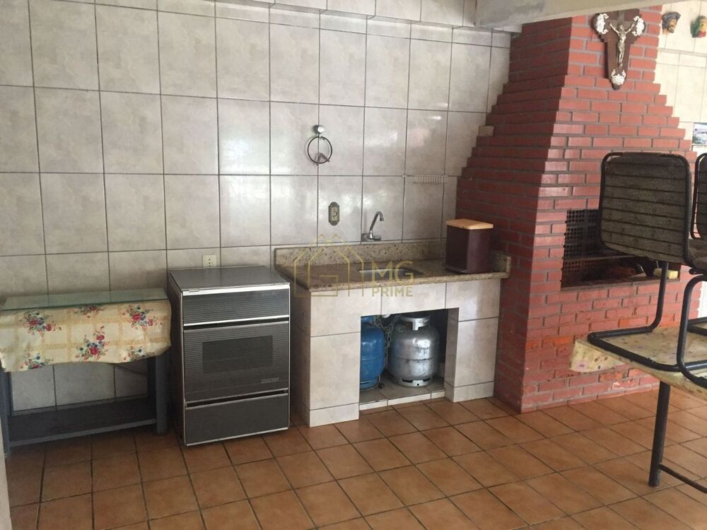 Casa à venda com 3 quartos, 250m² - Foto 3