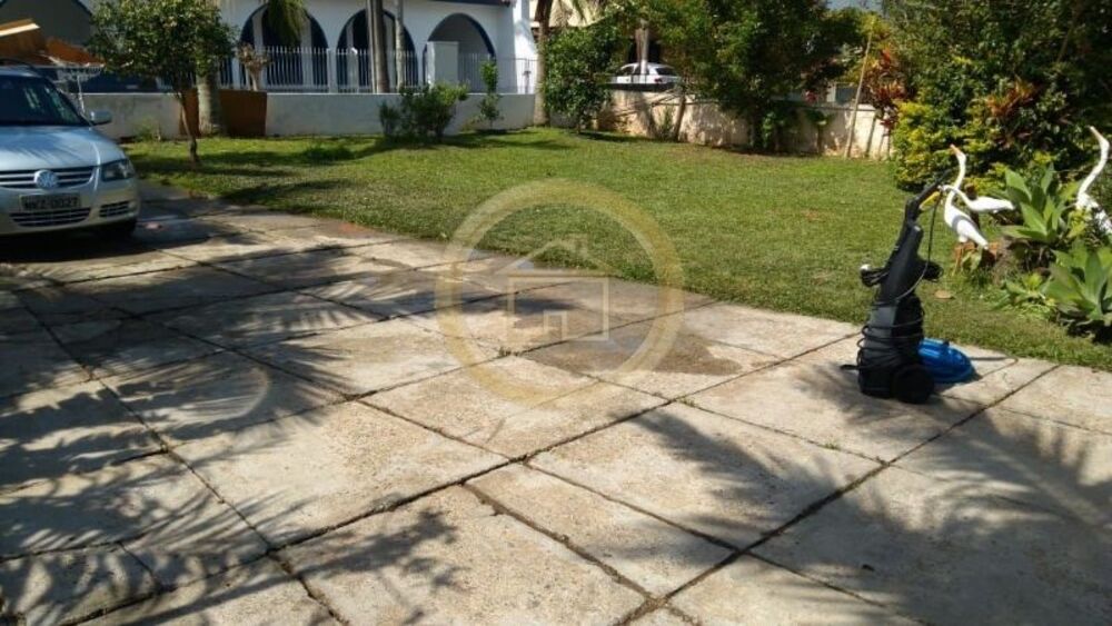 Casa à venda com 3 quartos, 250m² - Foto 1