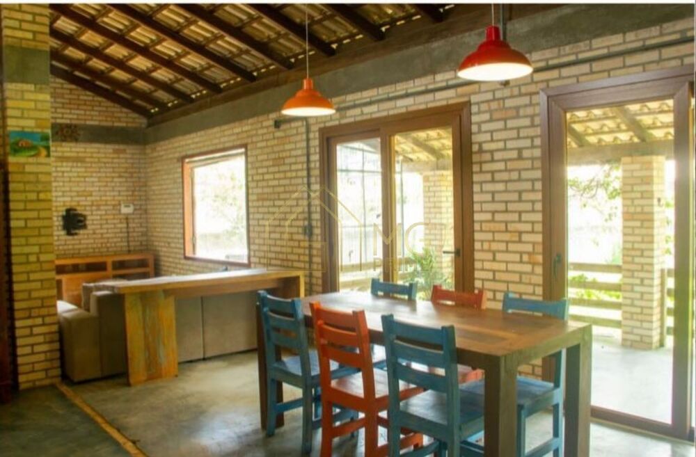 Casa à venda com 3 quartos, 189m² - Foto 1