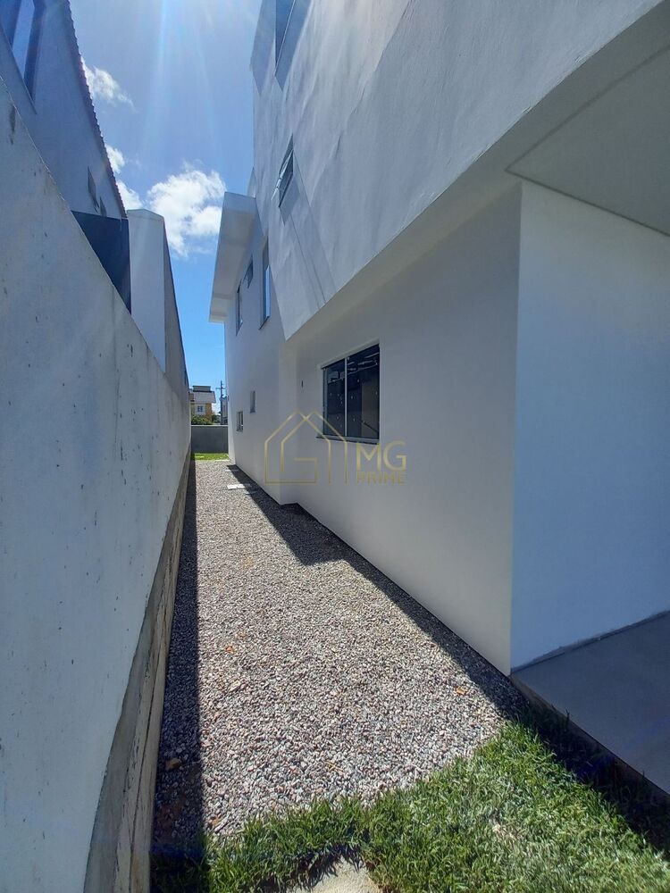 Casa à venda com 3 quartos, 129m² - Foto 1