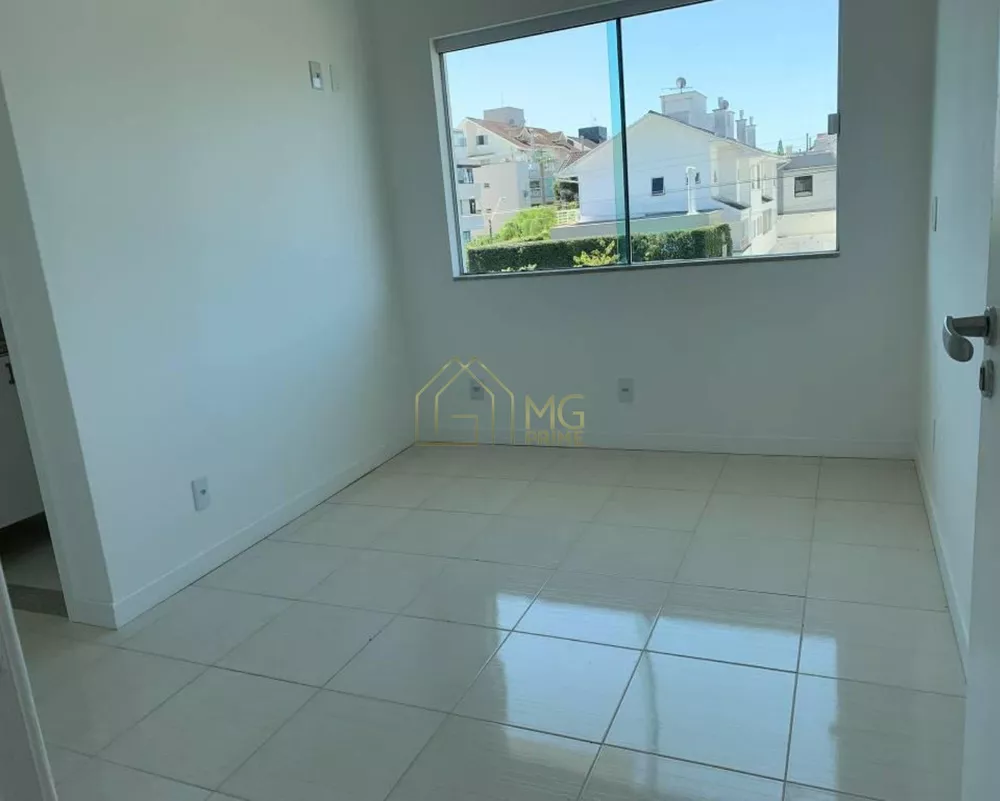 Casa à venda com 3 quartos, 220m² - Foto 4