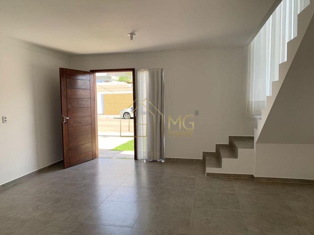 Casa à venda com 3 quartos, 137m² - Foto 1