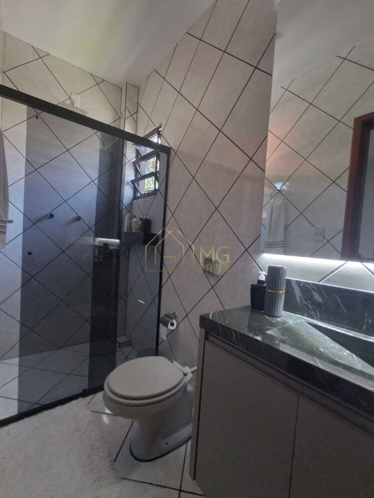 Casa à venda com 3 quartos, 345m² - Foto 1