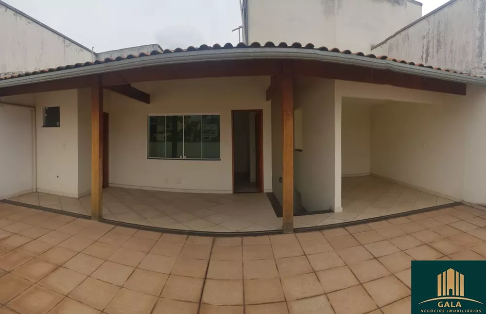 Casa à venda com 3 quartos, 200m² - Foto 2